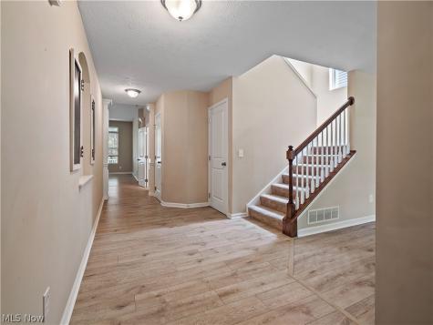 17062 Woodshire Drive Strongsville OH 44149