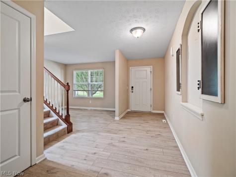 17062 Woodshire Drive Strongsville OH 44149