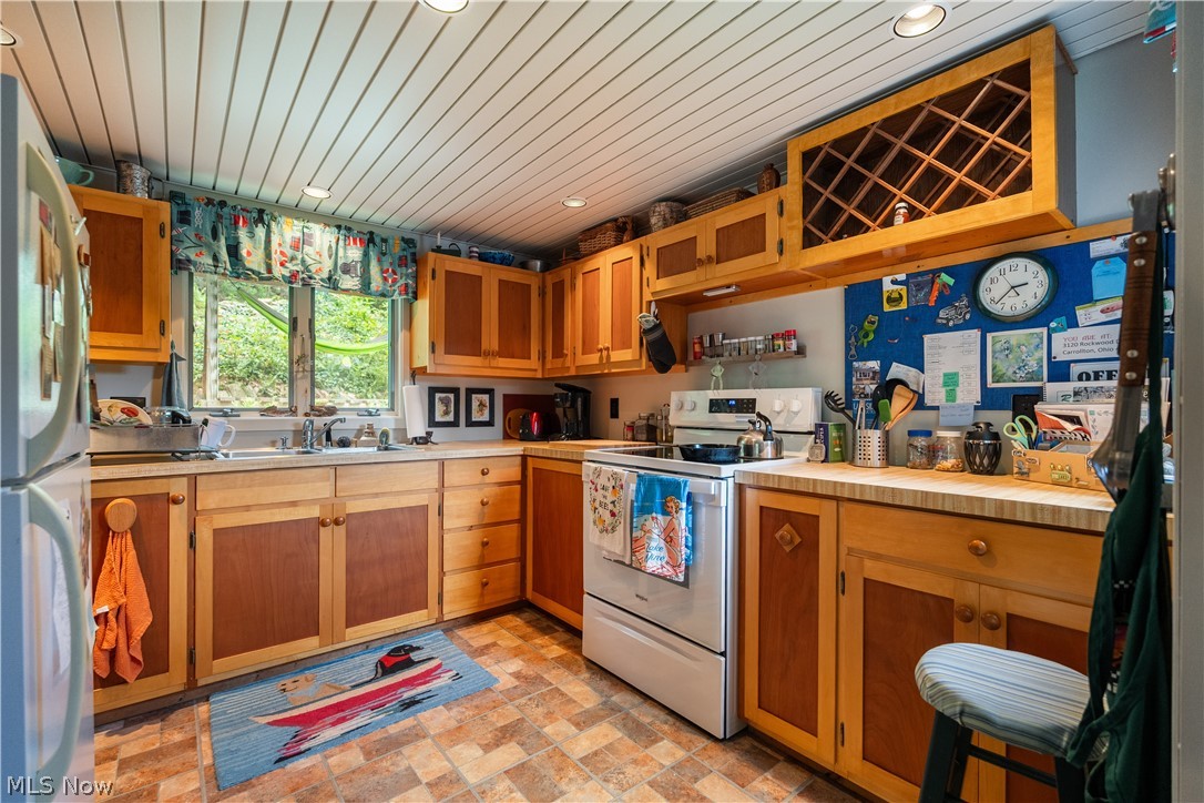 3120 Rockwood Drive SW Carrollton OH 44615