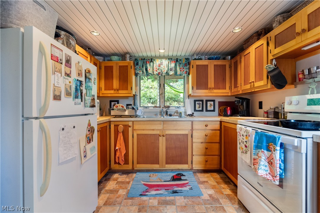 3120 Rockwood Drive SW Carrollton OH 44615