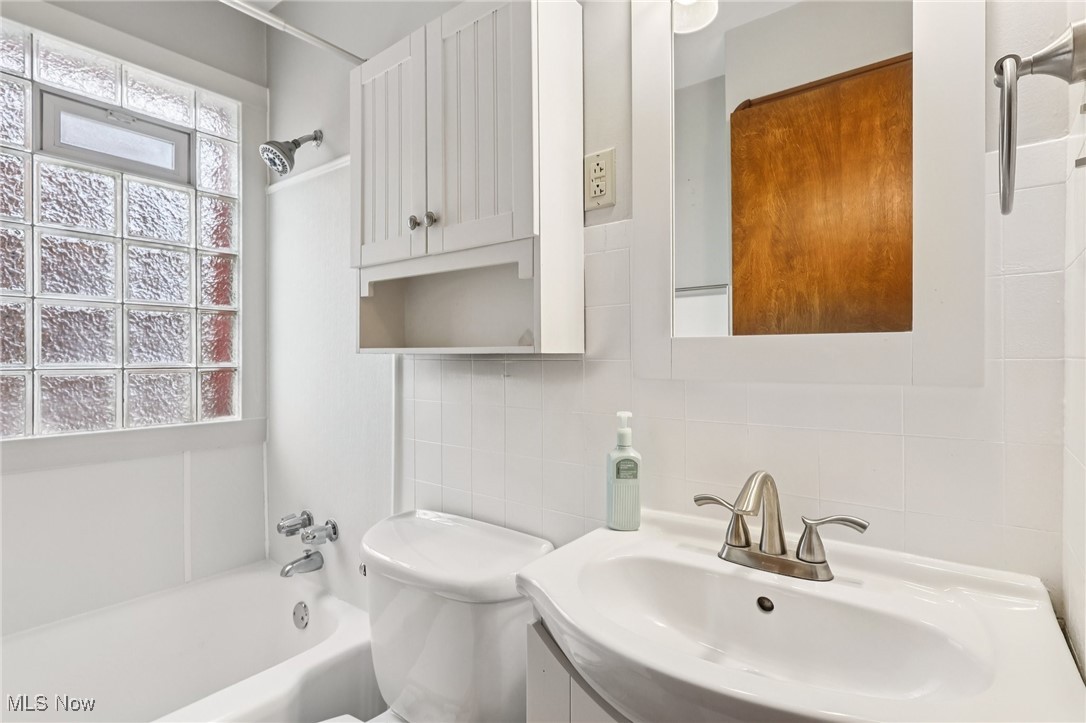 10802 Flower Avenue Cleveland OH 44111