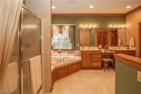1535 Chadford Gate SE Canton OH 44709