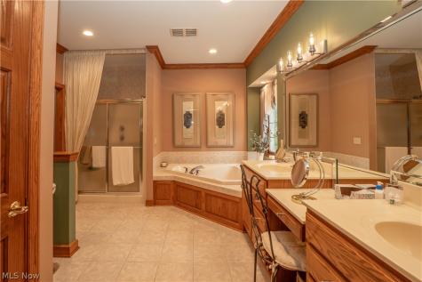 1535 Chadford Gate SE Canton OH 44709