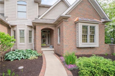 1535 Chadford Gate SE Canton OH 44709
