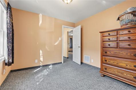 957 E Dewey Avenue Youngstown OH 44502
