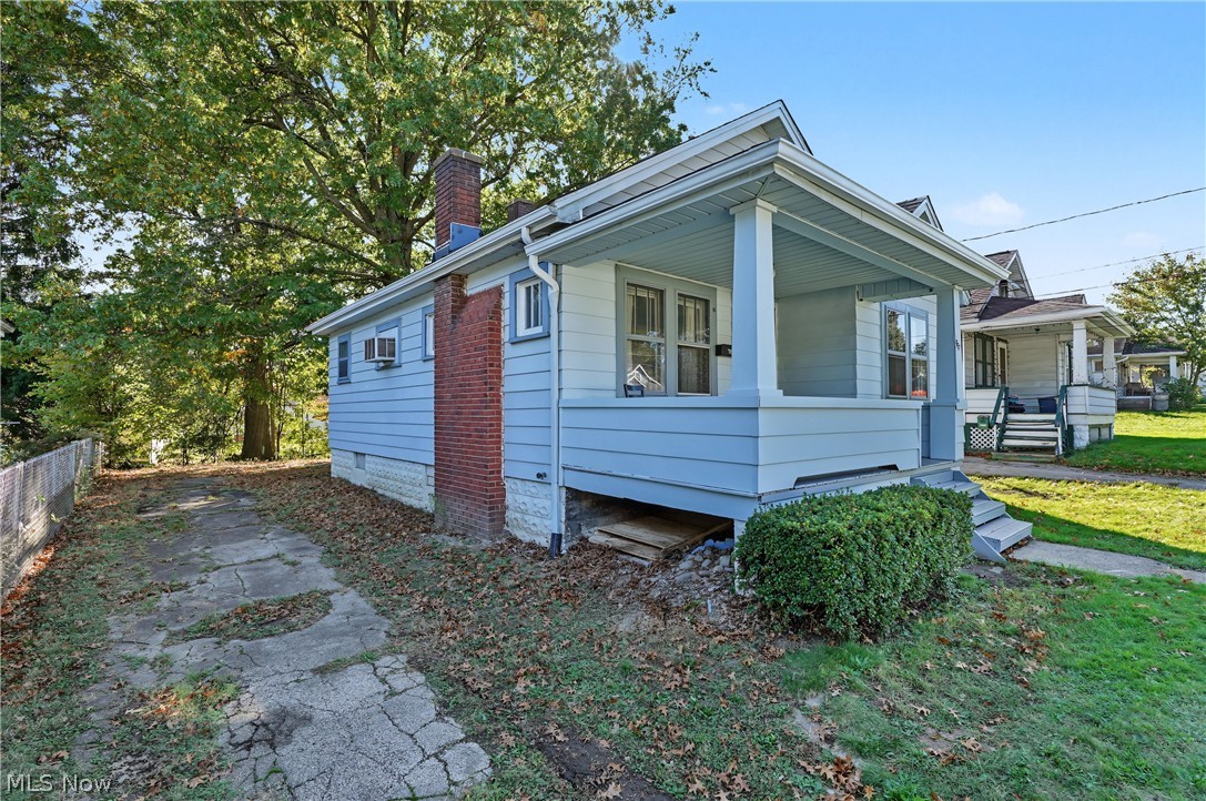 957 E Dewey Avenue Youngstown OH 44502