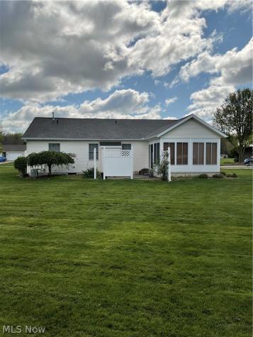 136 Forest View Court Creston OH 44217