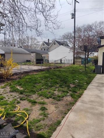 2224 W 101 Street Street Cleveland OH 44102