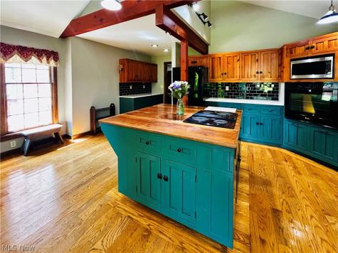 1572 Wall Road Wadsworth OH 44281
