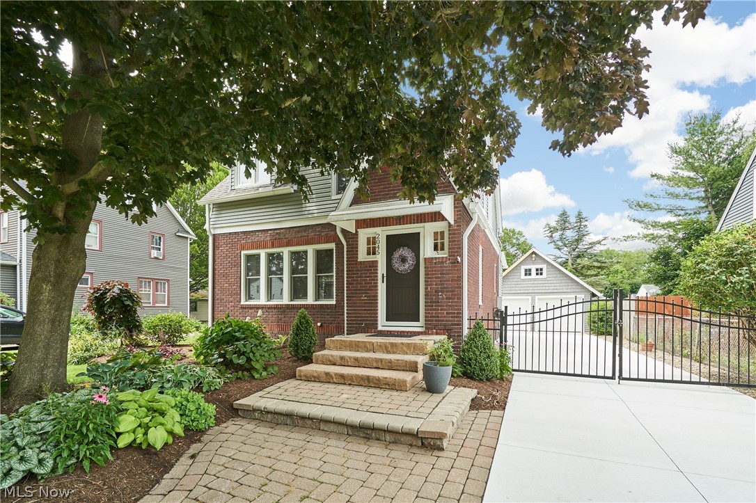 2045 Lorena Avenue Akron OH 44313