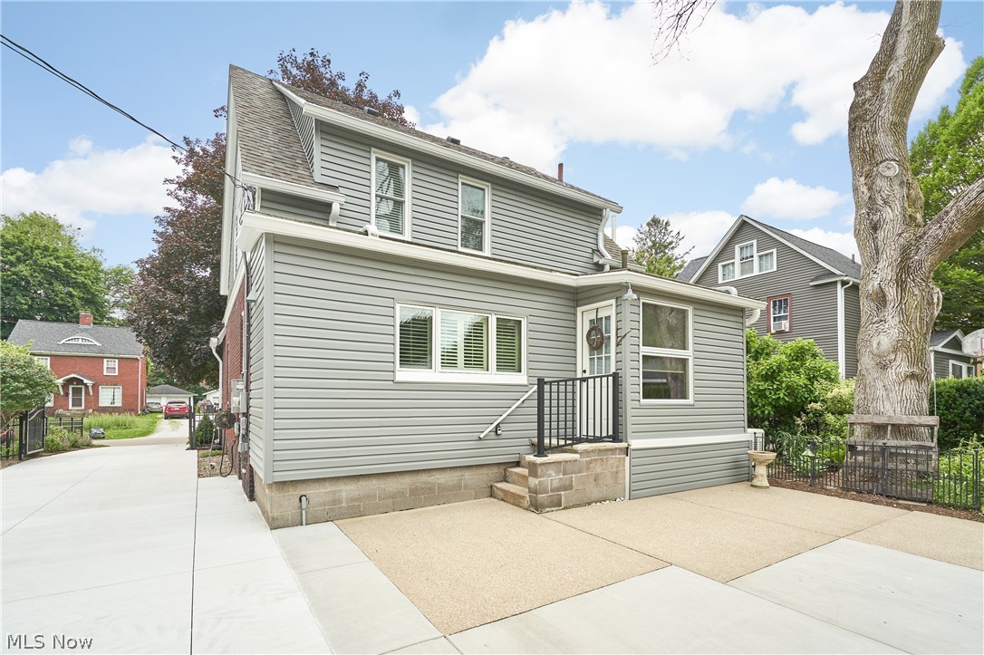 2045 Lorena Avenue Akron OH 44313
