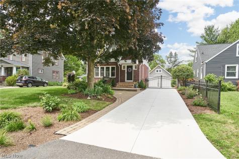 2045 Lorena Avenue Akron OH 44313