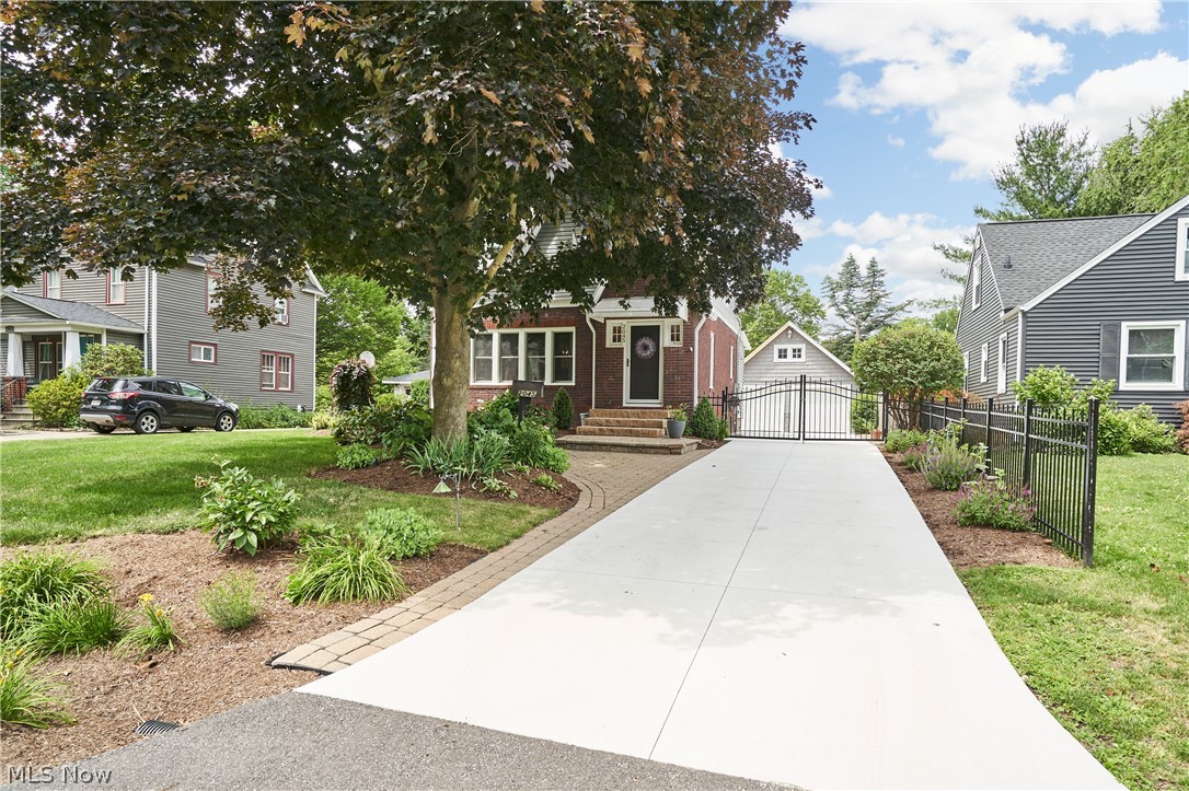 2045 Lorena Avenue Akron OH 44313