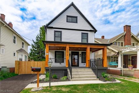 1672 Robinwood Avenue Lakewood OH 44107