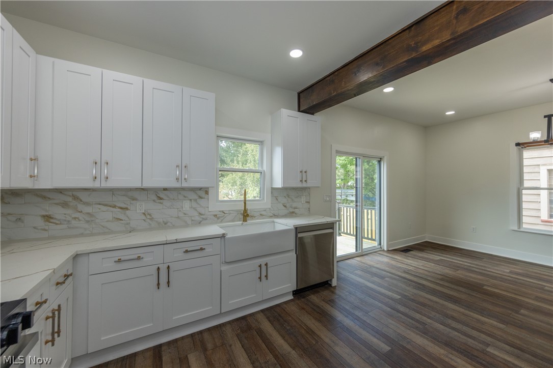 1672 Robinwood Avenue Lakewood OH 44107