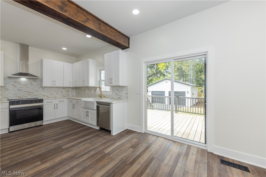 1672 Robinwood Avenue Lakewood OH 44107