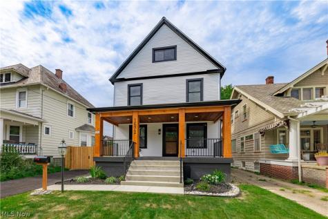 1672 Robinwood Avenue Lakewood OH 44107