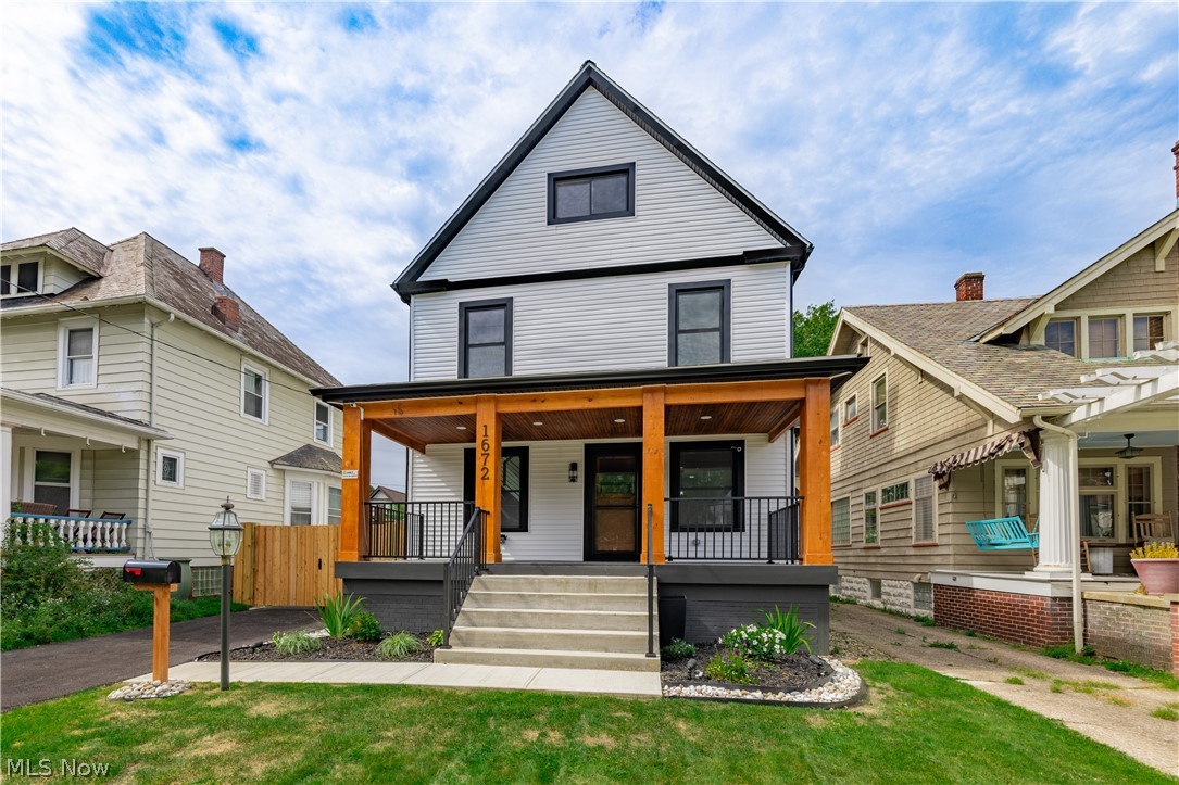 1672 Robinwood Avenue Lakewood OH 44107