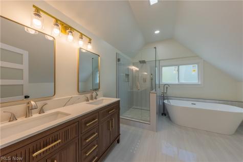 1672 Robinwood Avenue Lakewood OH 44107