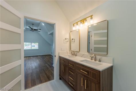1672 Robinwood Avenue Lakewood OH 44107