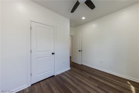 1672 Robinwood Avenue Lakewood OH 44107