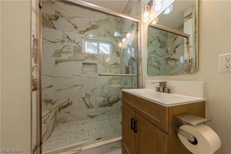 1672 Robinwood Avenue Lakewood OH 44107