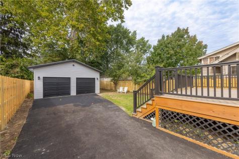 1672 Robinwood Avenue Lakewood OH 44107