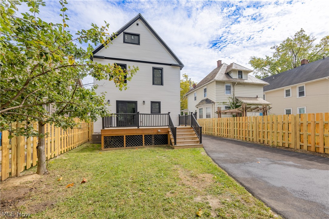 1672 Robinwood Avenue Lakewood OH 44107