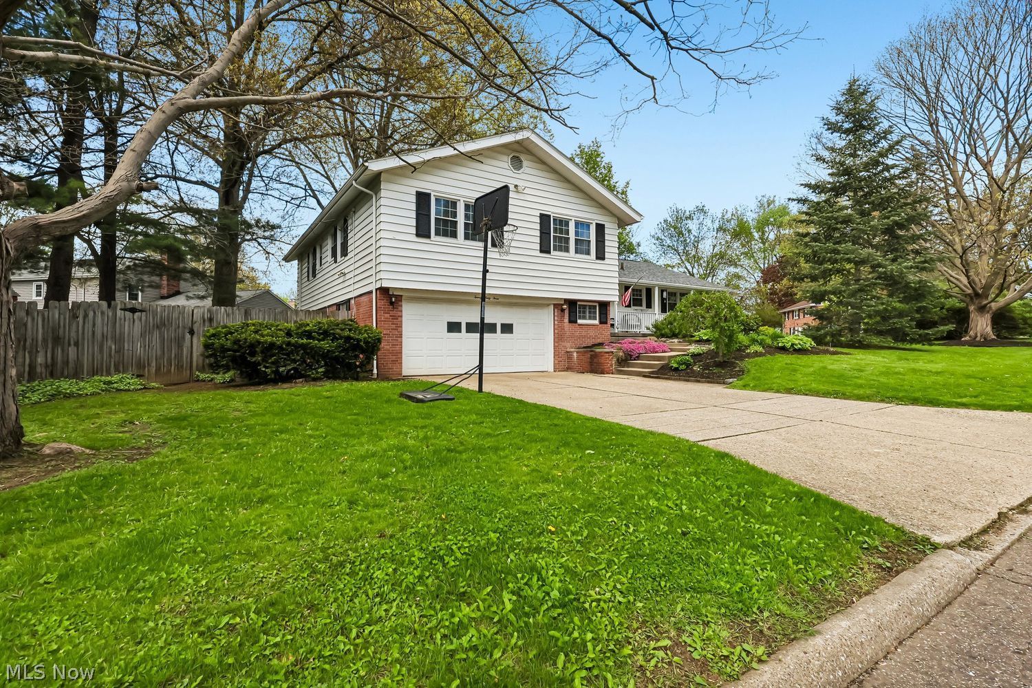 2063 Larchmont Road Akron OH 44313