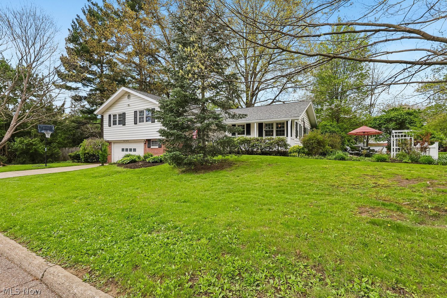 2063 Larchmont Road Akron OH 44313