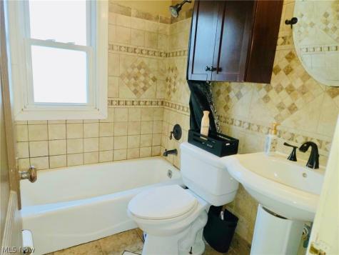 2402 E 35th Street Lorain OH 44055