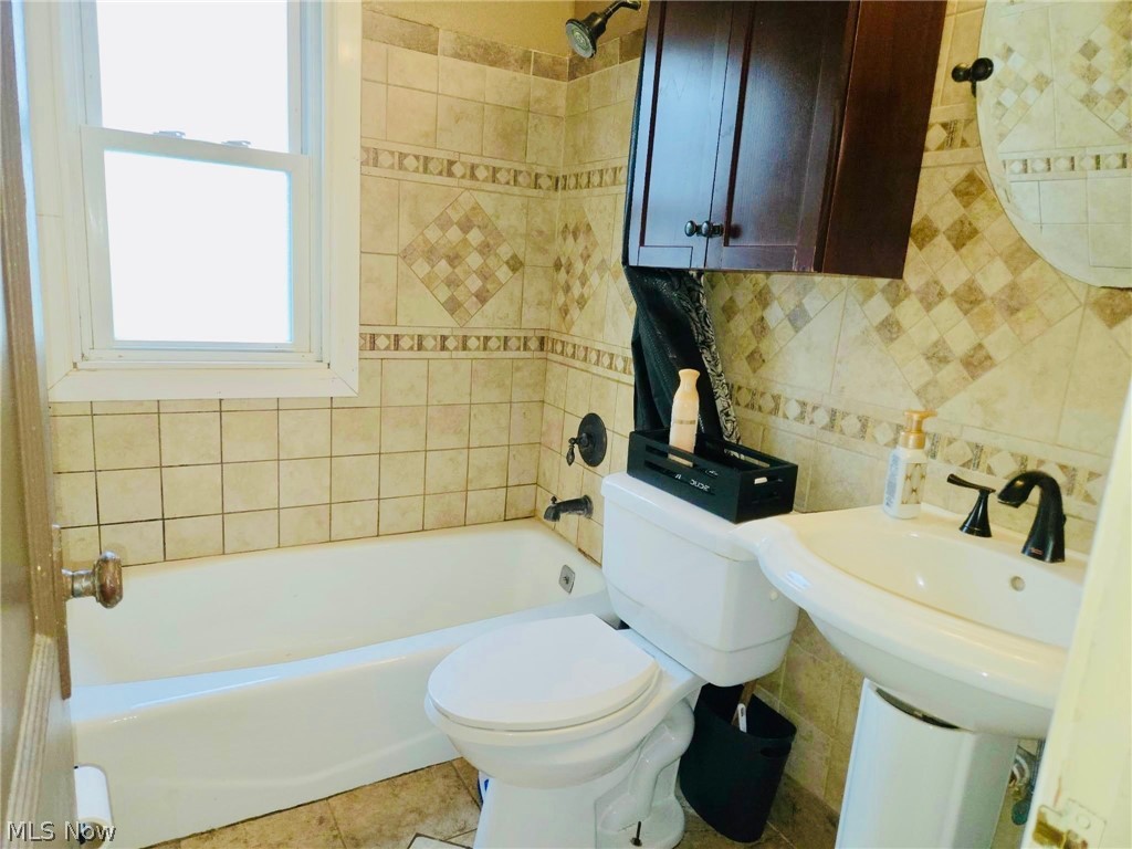 2402 E 35th Street Lorain OH 44055