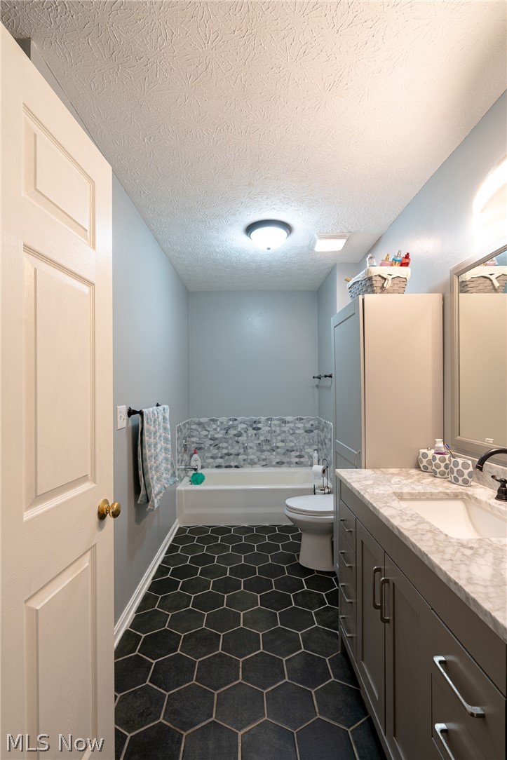 16368 N Laguardia Strongsville OH 44136