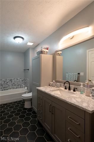 16368 N Laguardia Strongsville OH 44136