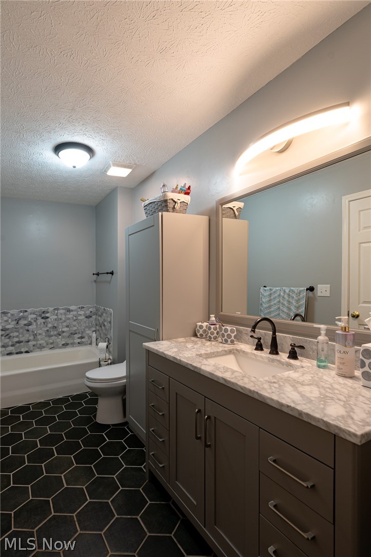 16368 N Laguardia Strongsville OH 44136