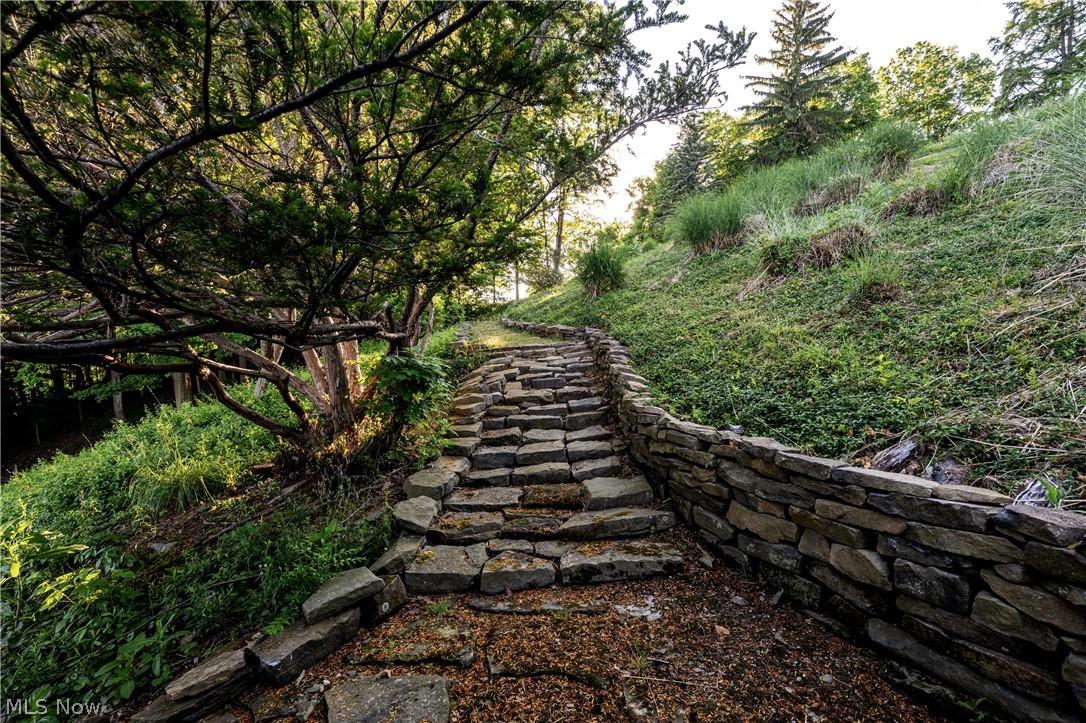 9498 Smith Road Waite Hill OH 44094