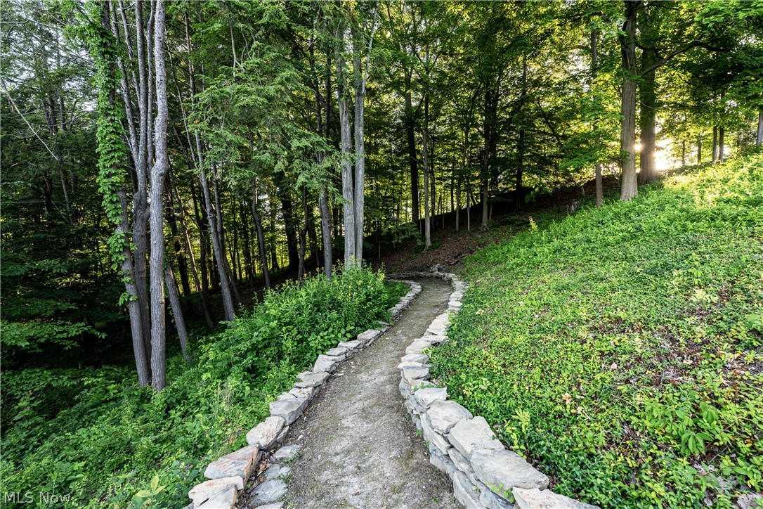 9498 Smith Road Waite Hill OH 44094