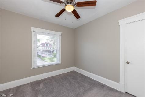 1614 Robinwood Avenue Lakewood OH 44107