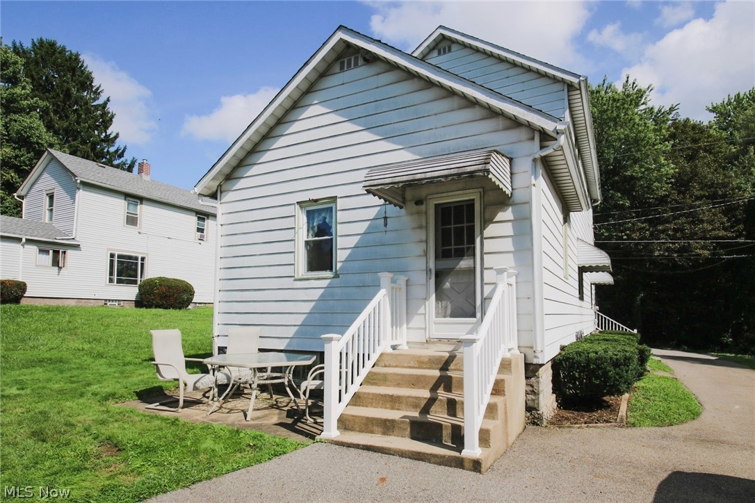 144 Oakview Avenue Struthers OH 44471