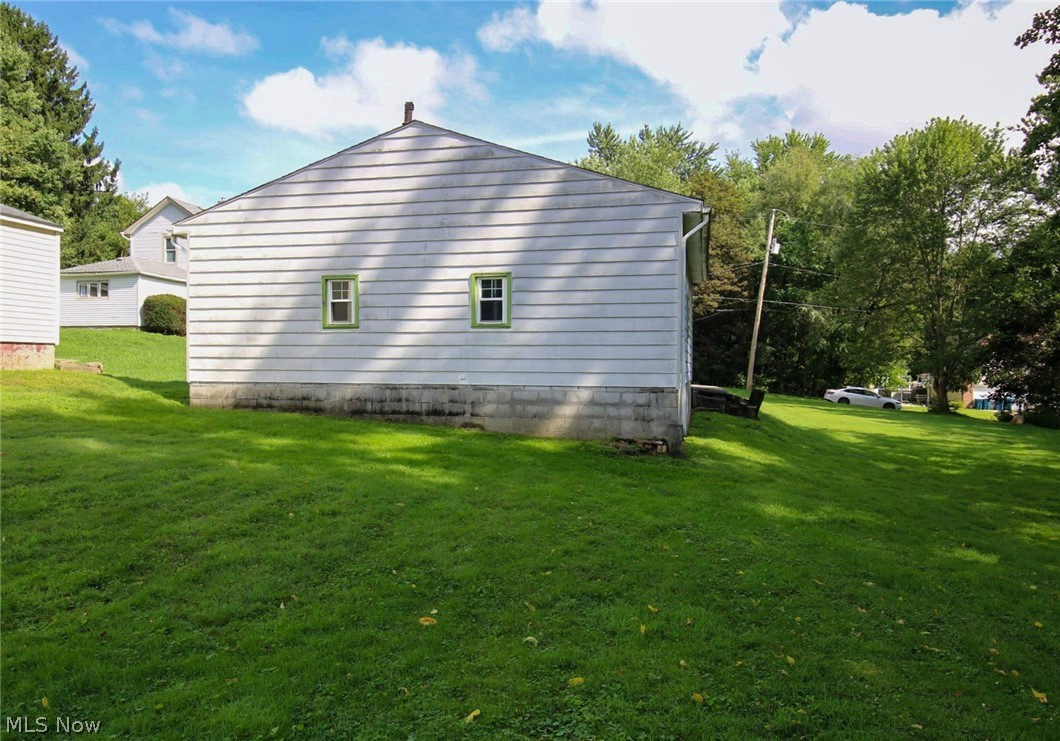 144 Oakview Avenue Struthers OH 44471