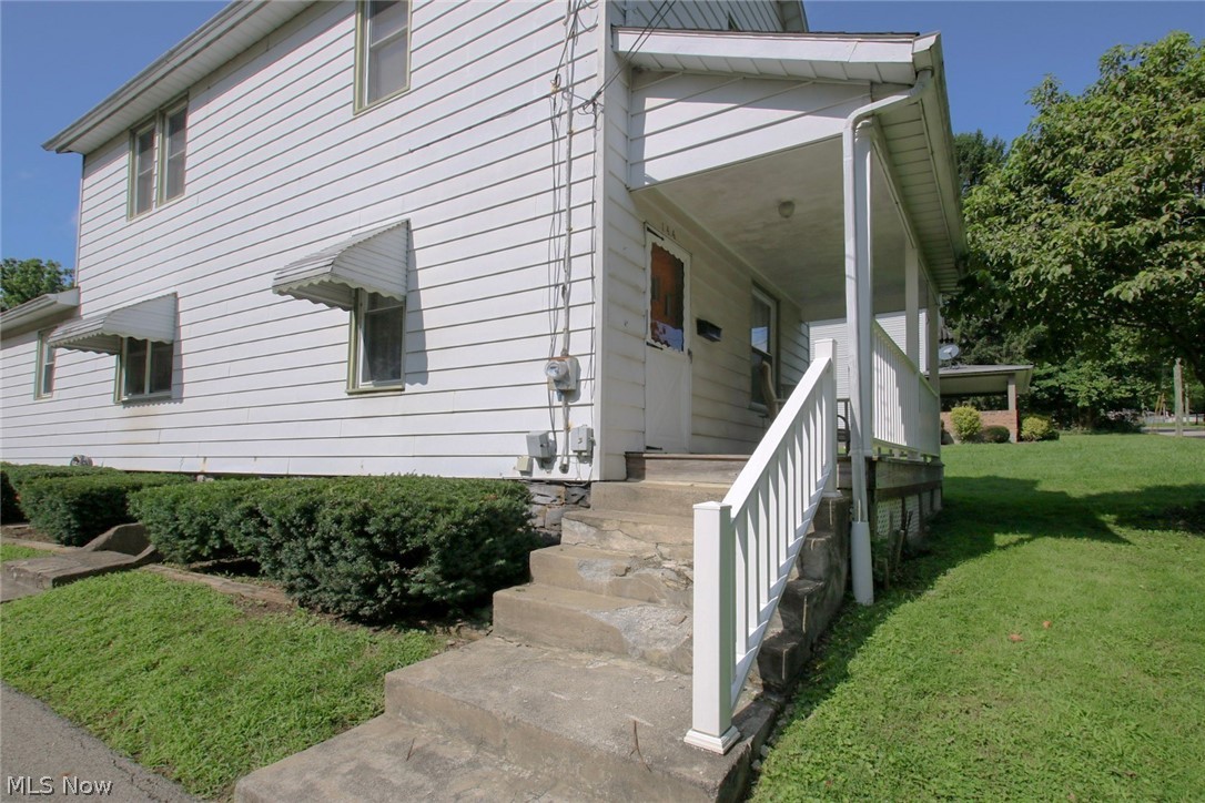 144 Oakview Avenue Struthers OH 44471