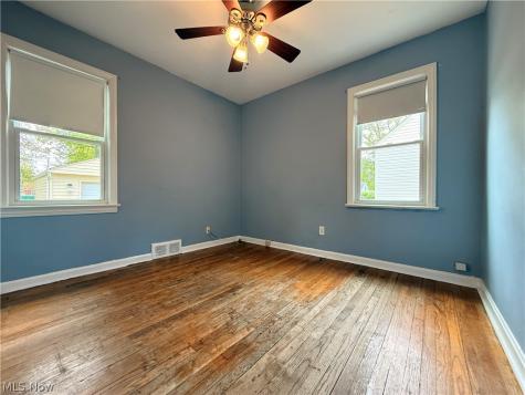 482 E 329th Street Willowick OH 44095