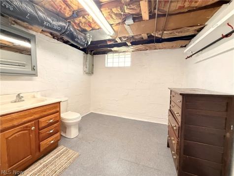 482 E 329th Street Willowick OH 44095