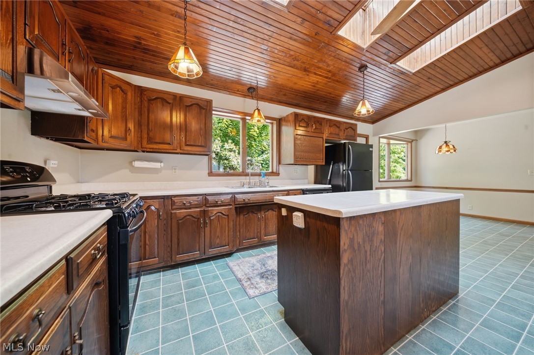 614 Whitney Road Conneaut OH 44030