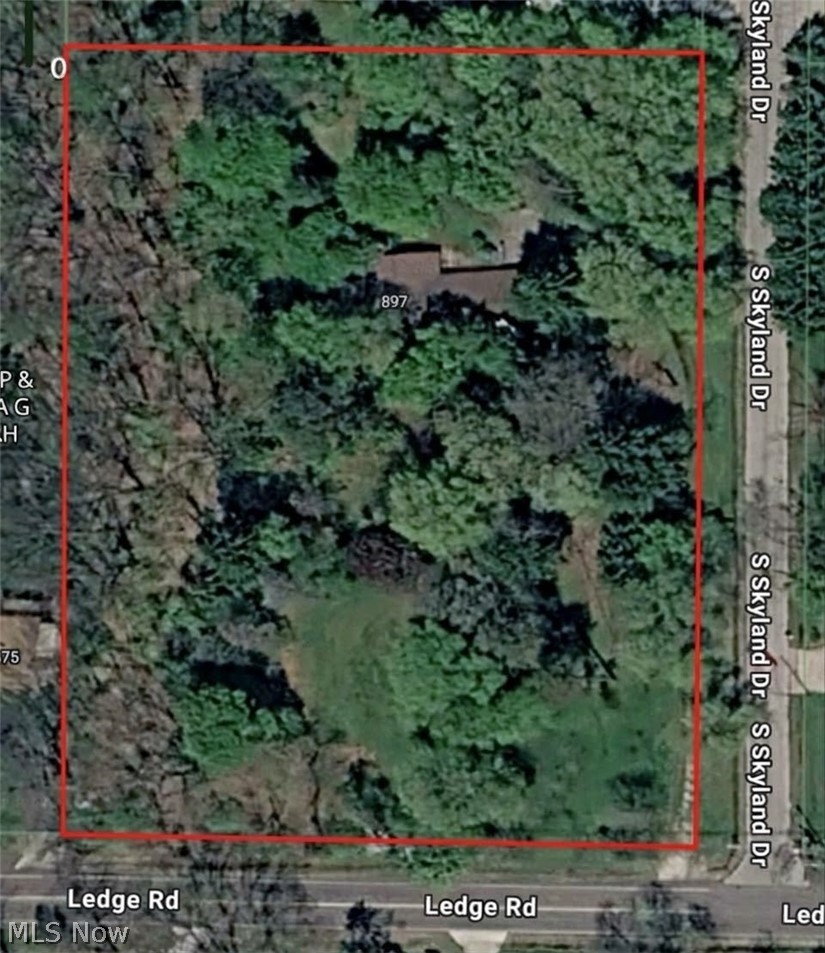 897 Ledge Road Macedonia OH 44056