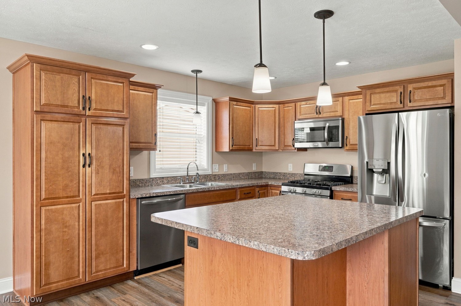 950 Cabot Drive Canal Fulton OH 44614