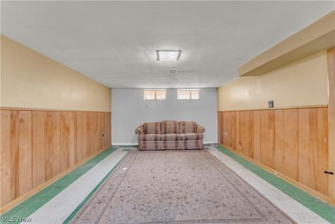 9560 Reichert Road Parma OH 44130
