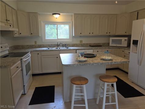 13047 Forest Road Burton OH 44021