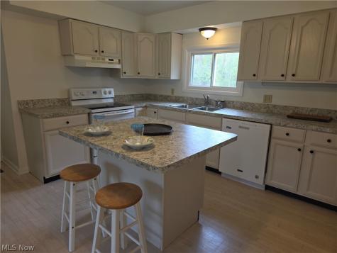 13047 Forest Road Burton OH 44021