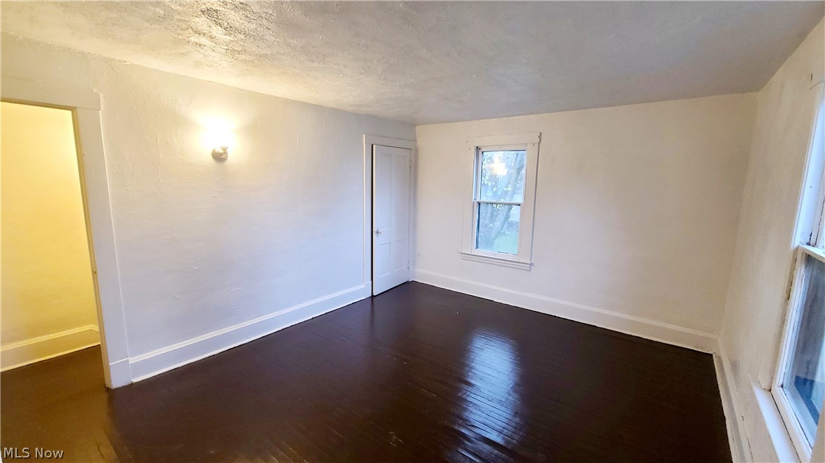 18 Whitney Avenue S Youngstown OH 44509